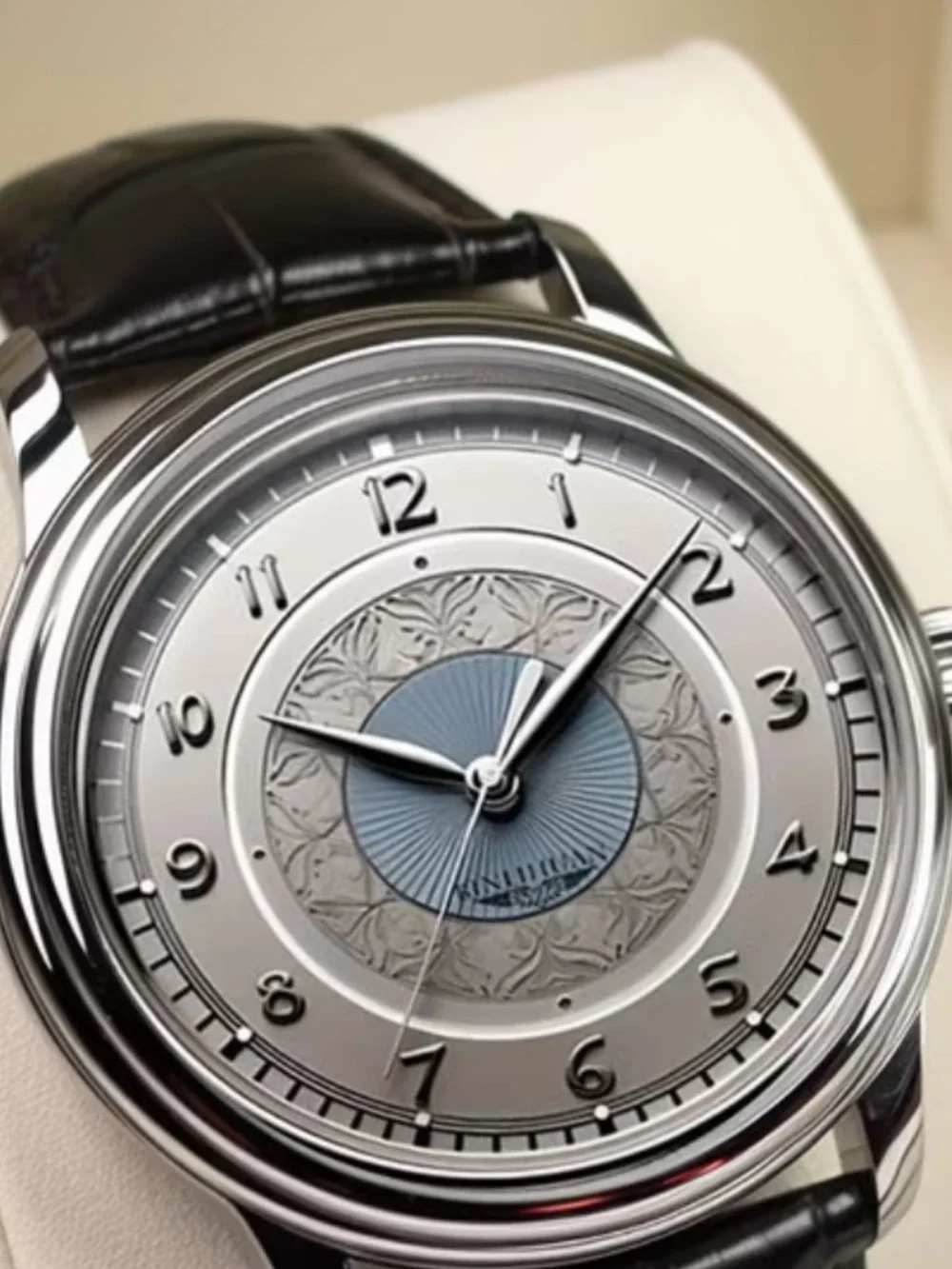 New Exquisite Elegant Men’s Watch Minimalist Cool Fashion Quartz Watch